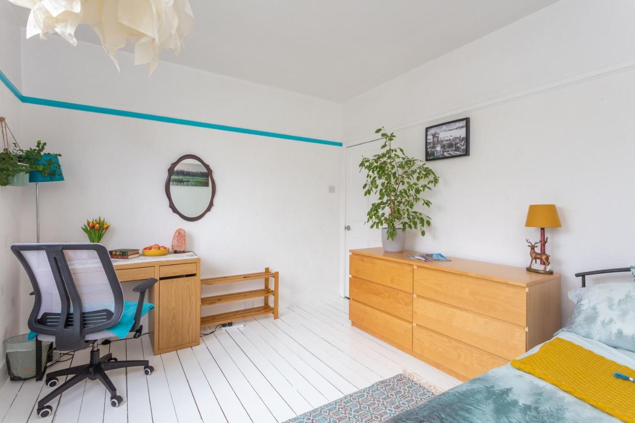 Bright & Spacious Double Room With Garden View- Close To Airport & City Centre Edinburg Exteriör bild